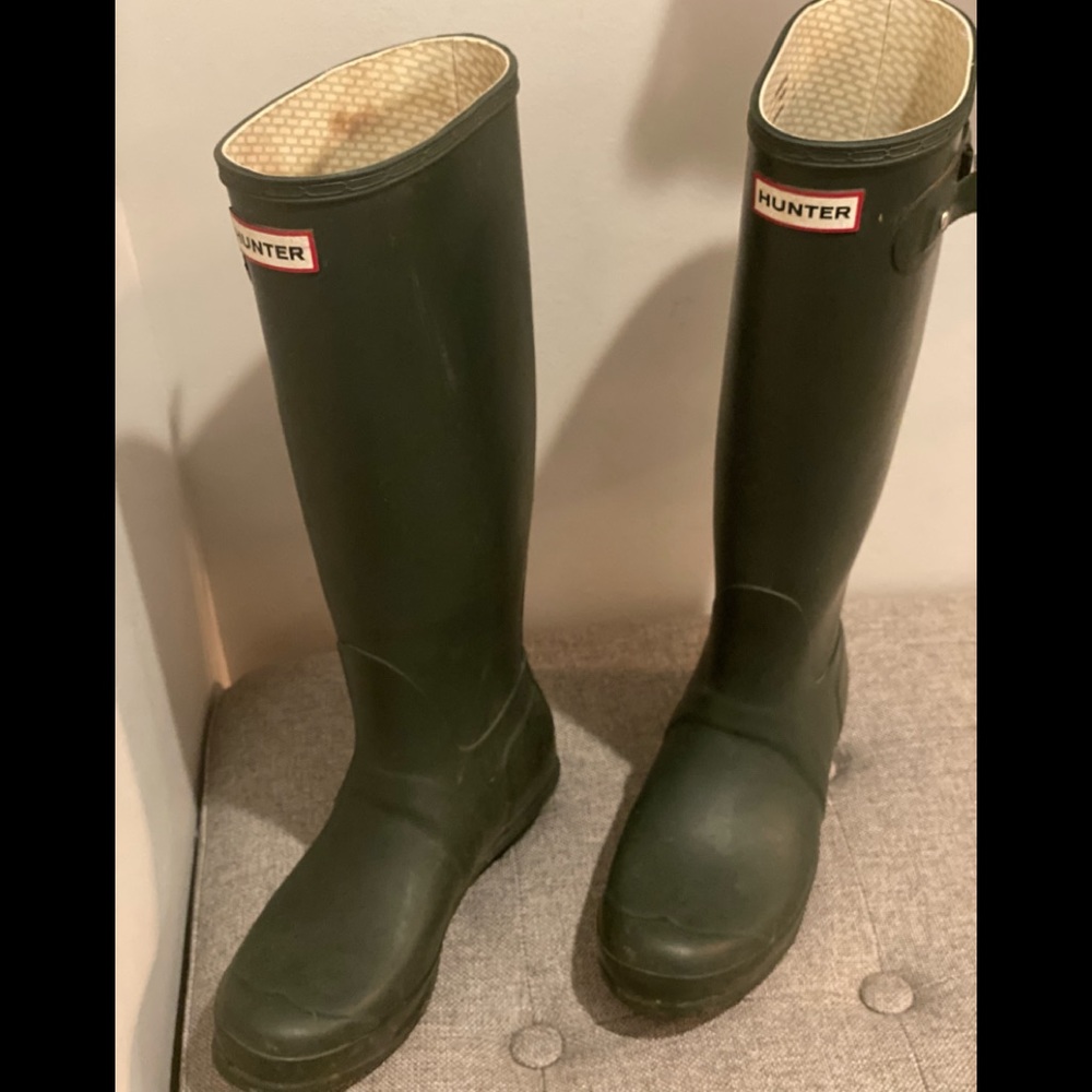 Hunters tall green rain boots